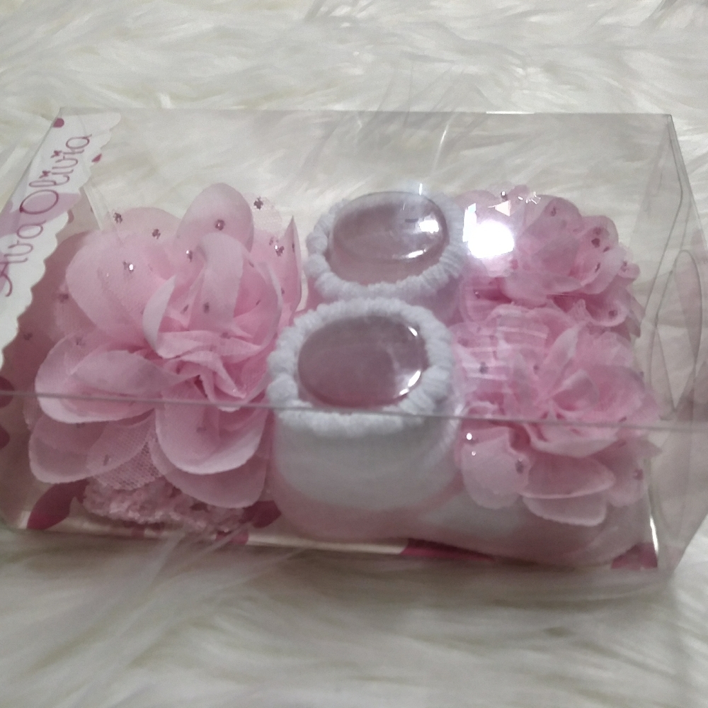 Baby Girl Accessories Set with Socks and Headwrap